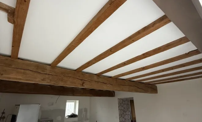 Création de faux plafonds entre des poutres existantes avec peinture et bandes à joints à Marcy-l'Étoile, Grézieu-la-Varenne, Matière et Nuance