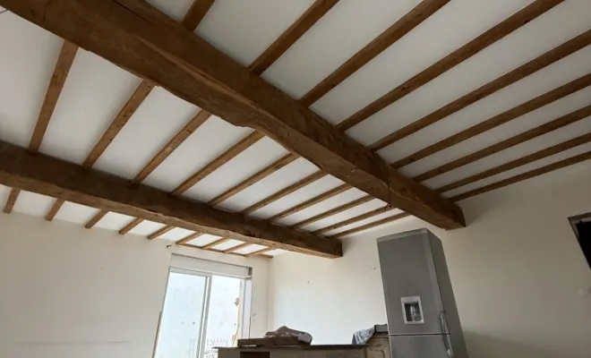 Création de faux plafonds entre des poutres existantes avec peinture et bandes à joints à Marcy-l'Étoile, Grézieu-la-Varenne, Matière et Nuance