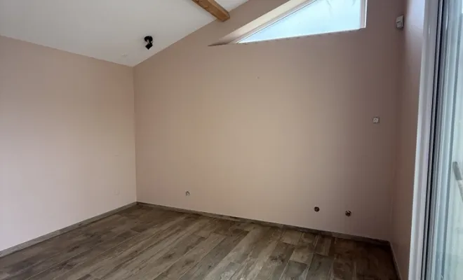Remise en peinture simple d’une chambre d'un appartement à Grézieu-la-Varenne, Grézieu-la-Varenne, Matière et Nuance