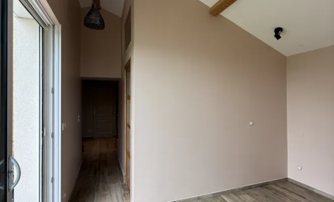 Remise en peinture simple d’une chambre d'un appartement à Grézieu-la-Varenne, Grézieu-la-Varenne, Matière et Nuance