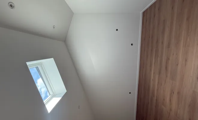 Rénovation de peinture avec bandes à joints et ponçage d’une chambre d'un appartement à Craponne, Grézieu-la-Varenne, Matière et Nuance